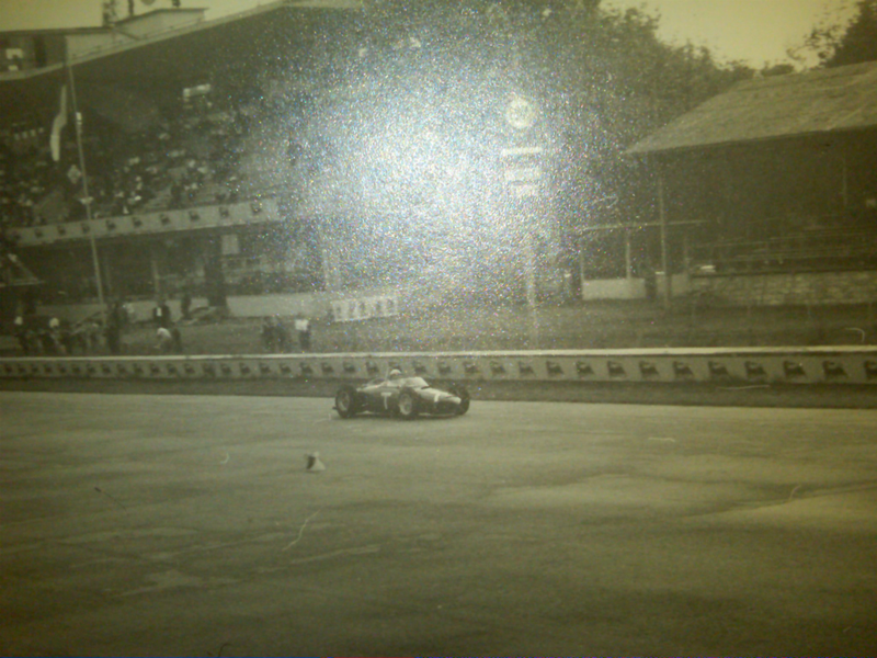 Illustration for article titled Awesome old F1 photos found